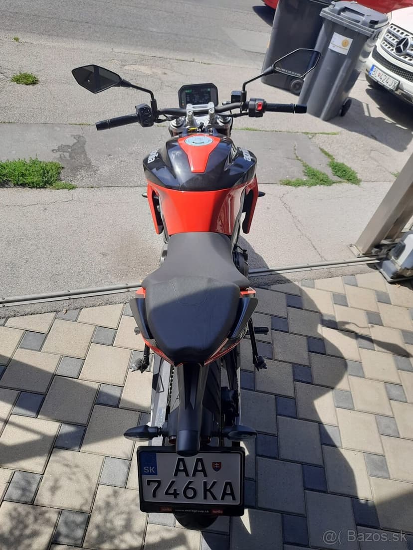 Predám Aprilia Tuono 457