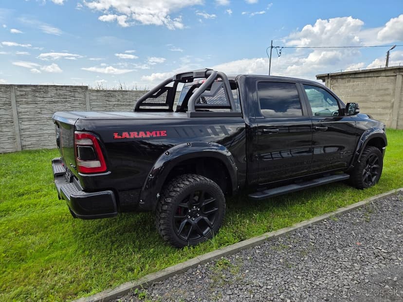 DODGE RAM 1500 5.7 HEMI 401PS 4X4 LARAMIE OFF-ROAD