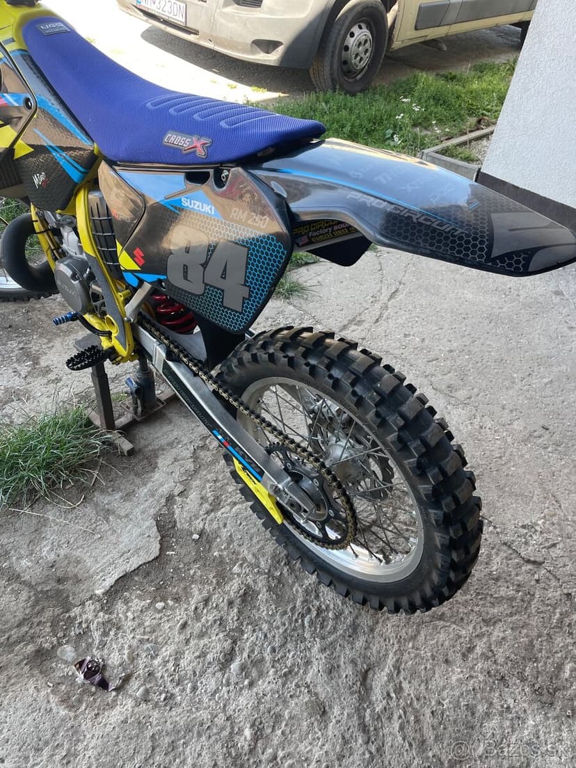 Predám Suzuki rm 250 r2003