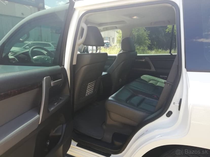 Toyota  LAND CRUISER 200