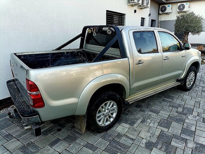 TOYOTA HILUX 2.5DI-D - PREDAJ AJ NA SPLÁTKY OD 0% AKONTÁCIE