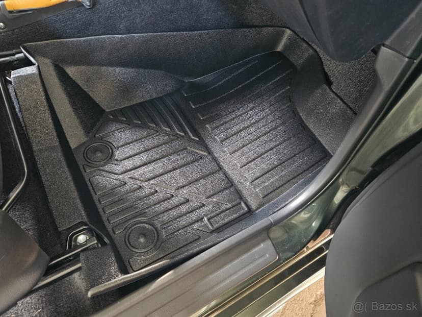 Suzuki Jimny , Samurai - gumové koberce, vaničky