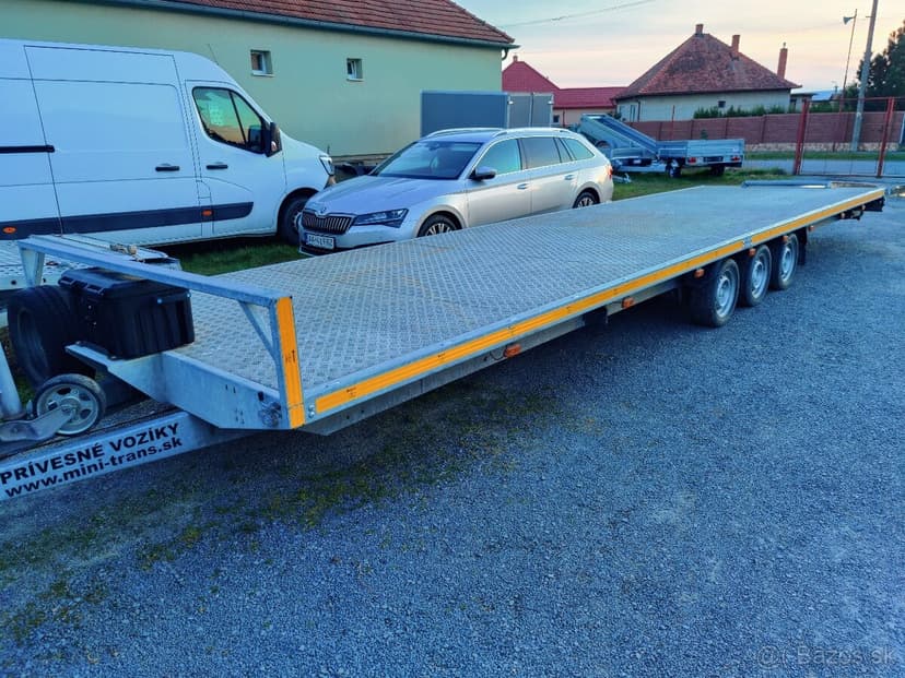 Prívesný vozík - trojnápravové plato