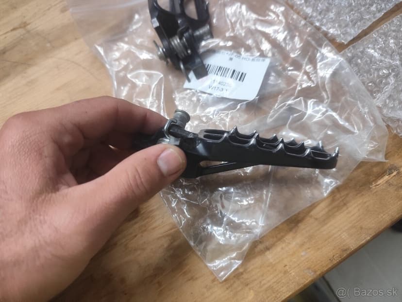 Honda CRF250R , páčky, stupačky,brzda,radiaca