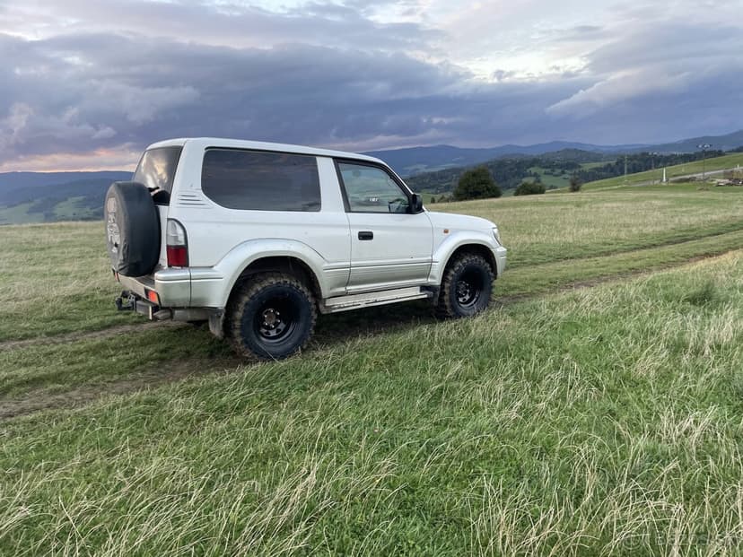 Toyota Land Cruiser 90