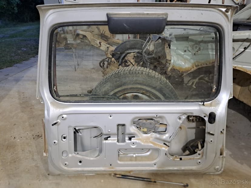 Zadné dvere Suzuki Jimny