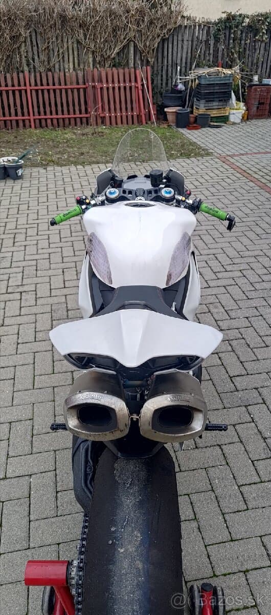 Ducati panigale V2