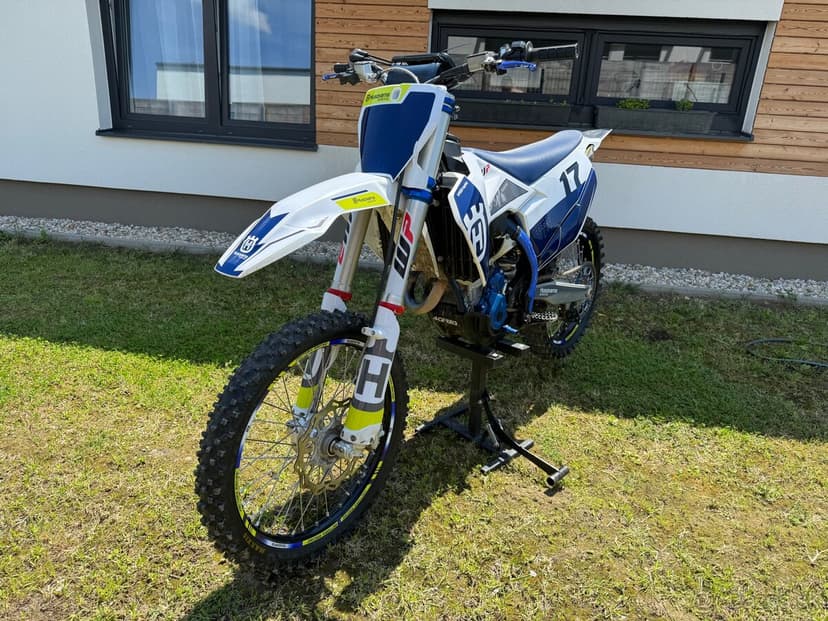 Husqvarna FC 350 2021 – výborný stav + výfuk FMF