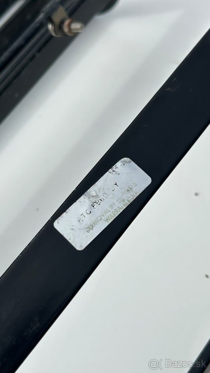 Land Rover Defender Mriezky Svetiel