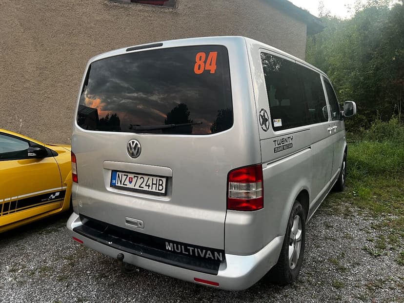 Predam volkswagen multivan T5 2.5 tdi