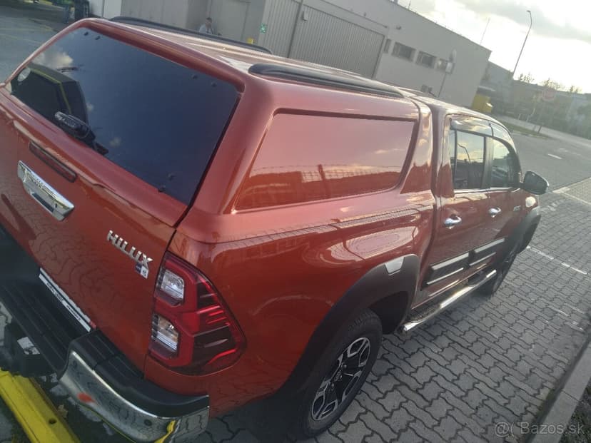 Toyota hilux 2.8 a/t koža  dph