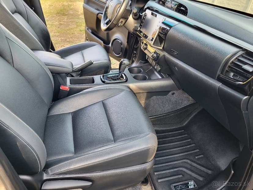 Toyota Hilux 2.8 D-4D Invincible 4x4 A/T, odpočet DPH