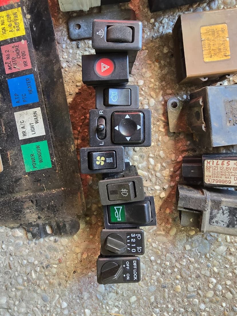 Spínače, prepínače, relatka Nissan Patrol Y60