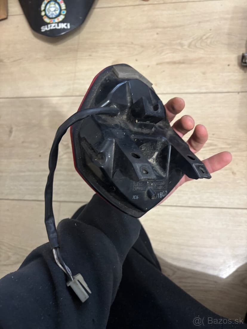 Podsedadlovy ram a pladt na Suzuki Gsxr 1000 03-04