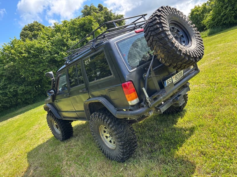 Jeep cherokee 4,0 benzín LPG