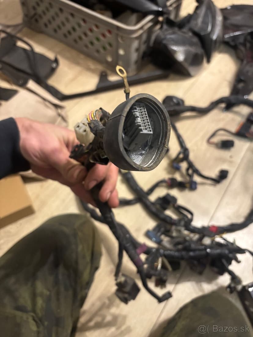 Elektricky svazek na Yamaha R1 09-11 plus quickshifter