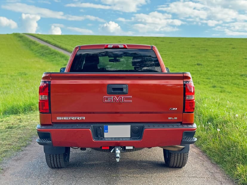 GMC SIERRA K1500 Z71 - 5.3 V8 4x4 360HP - EXKLUZIVNÍ