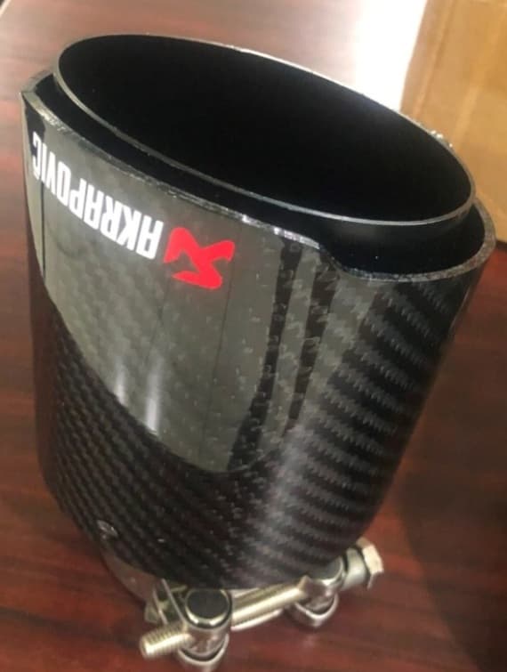 Univerzálna koncovka výfuku Logo: Akrapovič dizajn Carbon