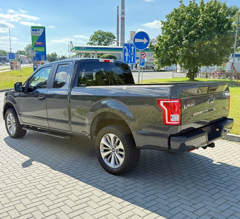 Ford F150 5.0 V8–4x4–2017–TAŽNÉ 3.5t—KRÁSNÁ BARVA