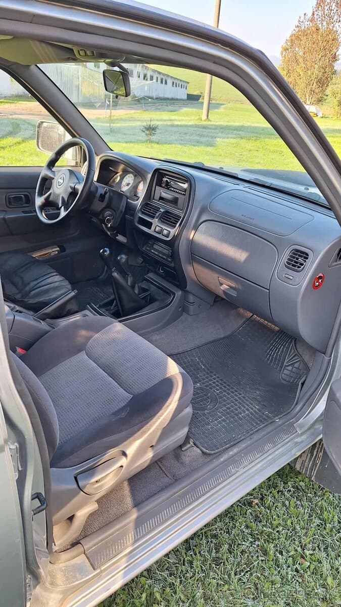 Nissan navara d22 4x4
