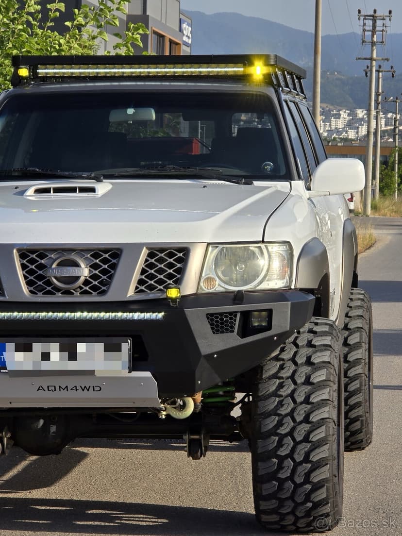 Predný pevnostný nárazník Nissan Patrol Y61