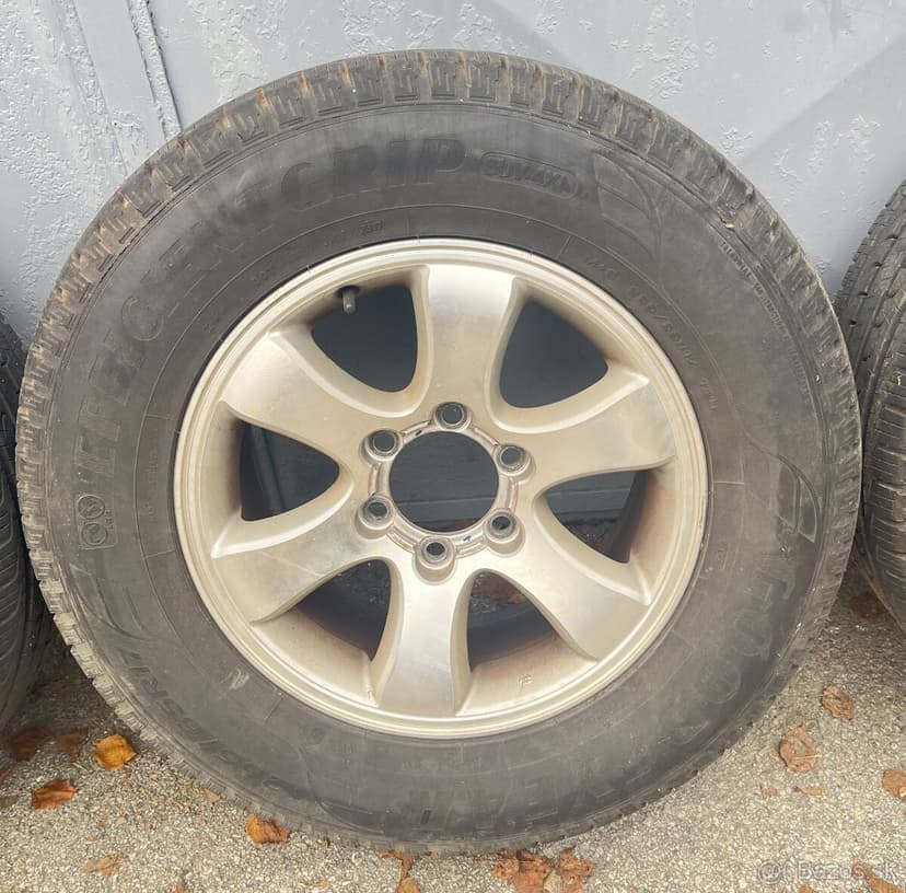 Predam 4ks Toyota Land Cruiser kolesa 265/65 R17 +Good Year