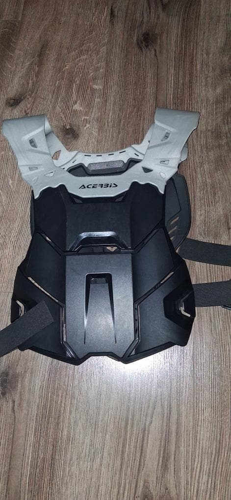 Enduro prilba + enduro chránič