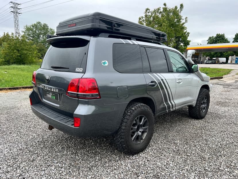 Toyota Land Cruiser 200 4.5 D