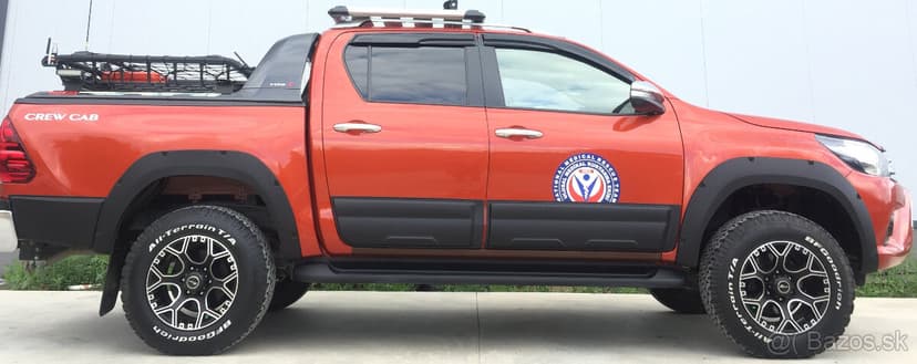 Ochranné oplastovanie dverí Toyota Hilux 2016