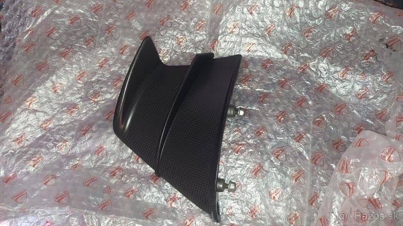 Ducati panigale v4 karbonové křídlo