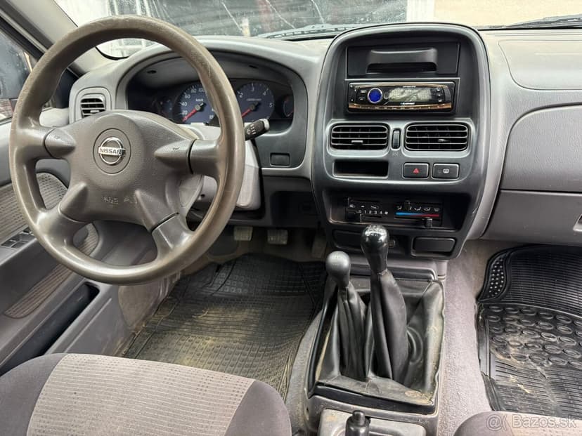 NISSAN NAVARA 2,5TD 4X4 KLÍMA ŤAŽNÉ 2006 ROK RÁM AKO NOVÝ