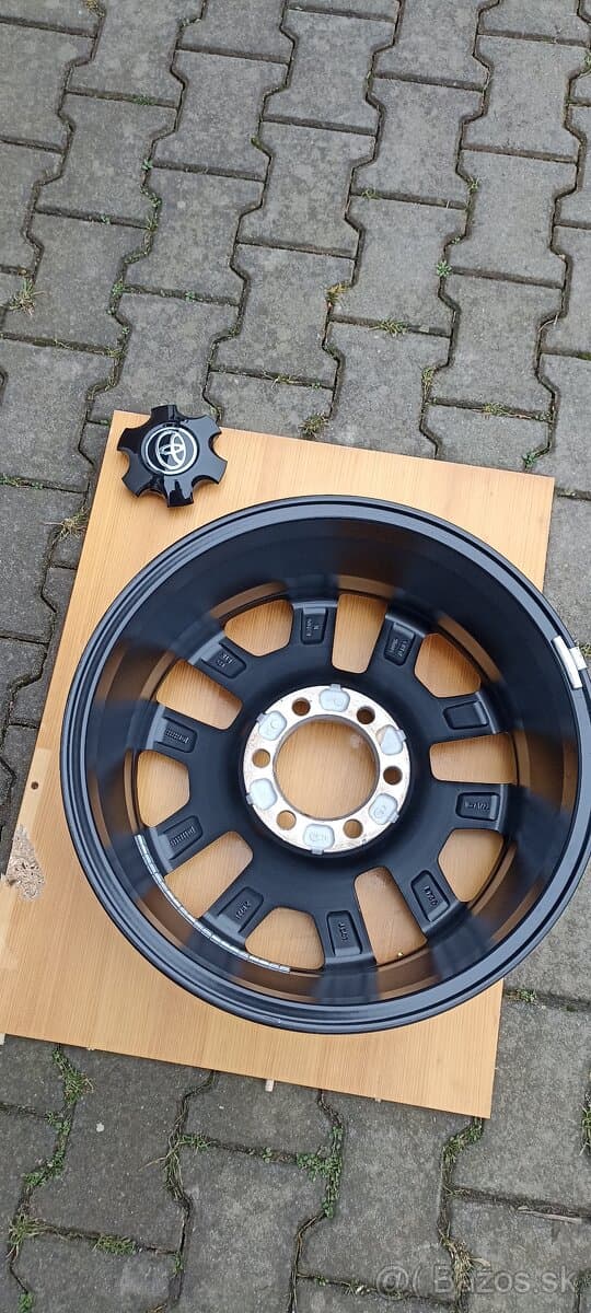 Kolesa Toyota Hilux R18