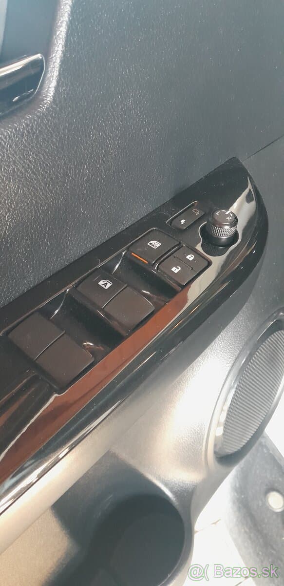 Toyota hilux 2,8  150kw