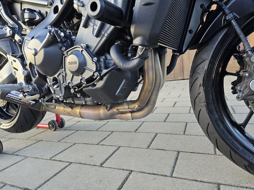 Yamaha MT-09 – 8/2022 – 14 900 km – matná čierna – perfektný