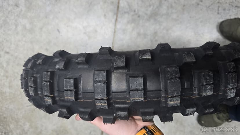 Pneu 140/80 r18 nové