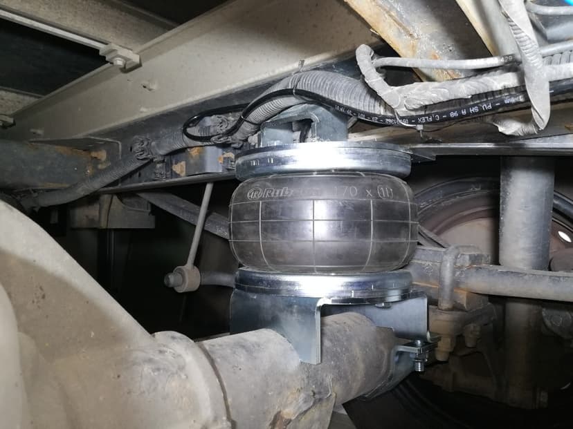 PŘÍDAVNÉ VZDUCHOVÉ PÉROVÁNÍ, MĚCHY, vyrobeno v ČR