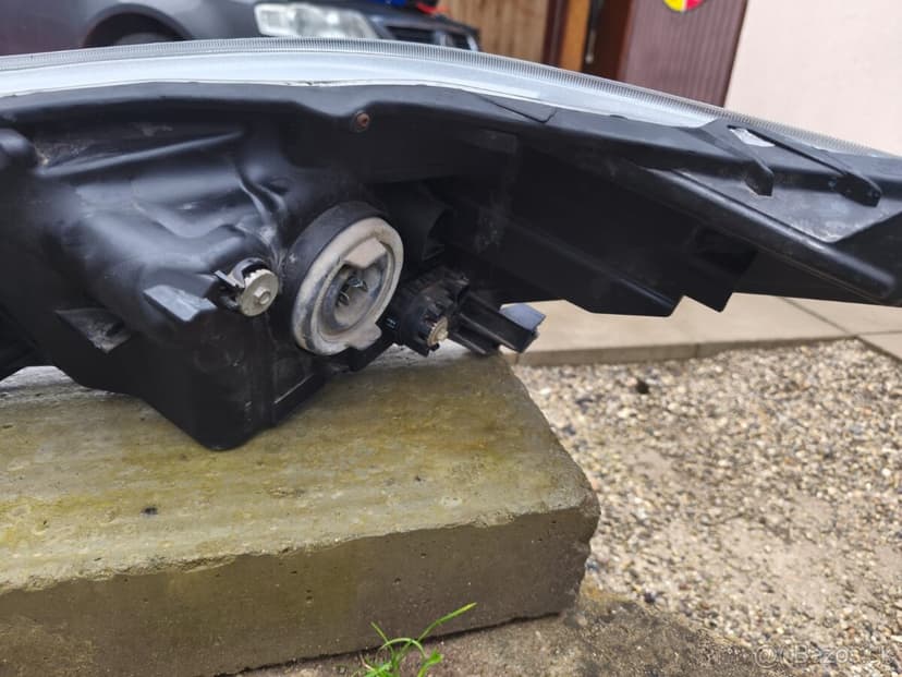 Originál svetlá Hilux na Toyotu