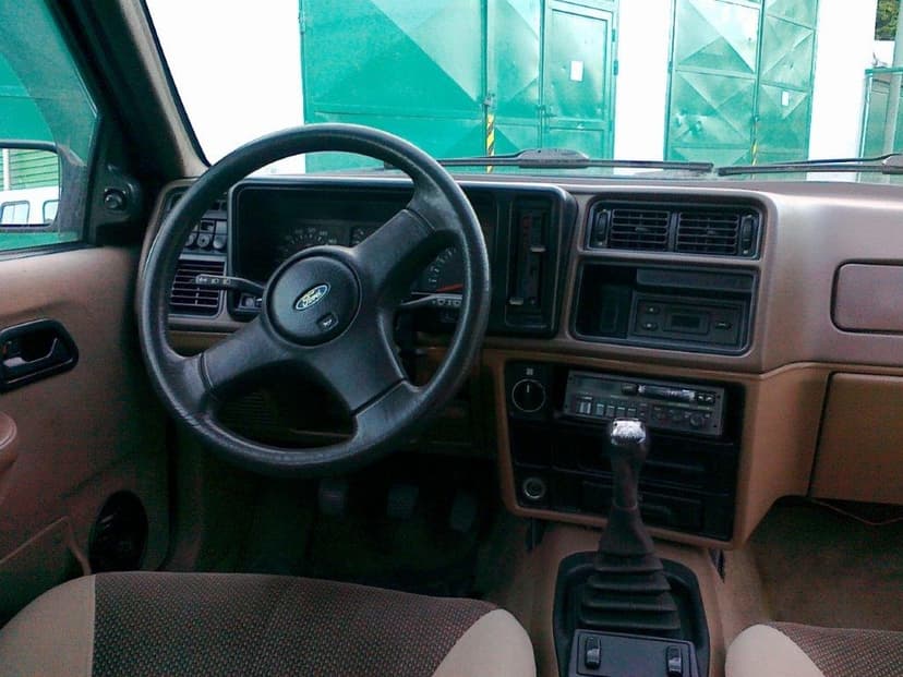 Predám FORD Sierra 2,0i Ghia 1988