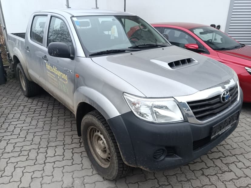 TOYOTA HILUX - NA PREDAJ / AJ NA SPLATKY