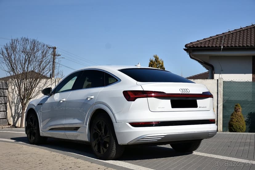 Audi E-tron 50 quattro 230 kW / DRIVE SELECT / KAMERA / PANO