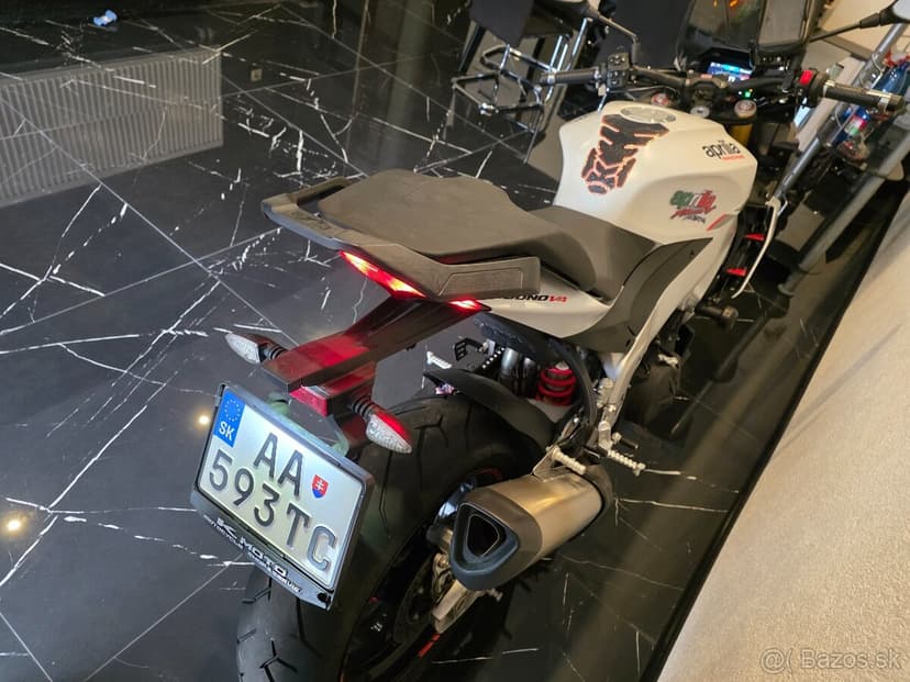 Aprilia tuono v4 1100