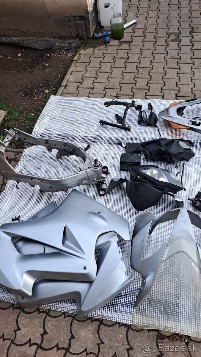 Honda VFR 800 '06 náhradné diely