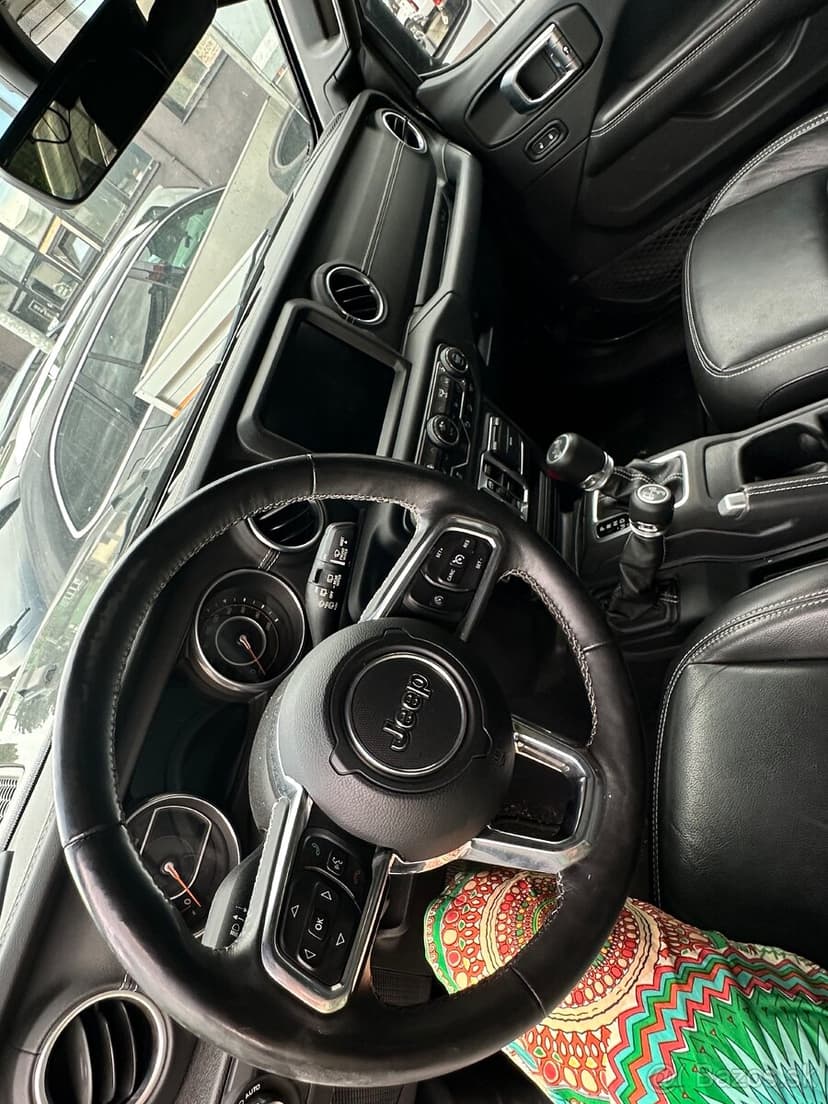 Jeep wrangler sahara