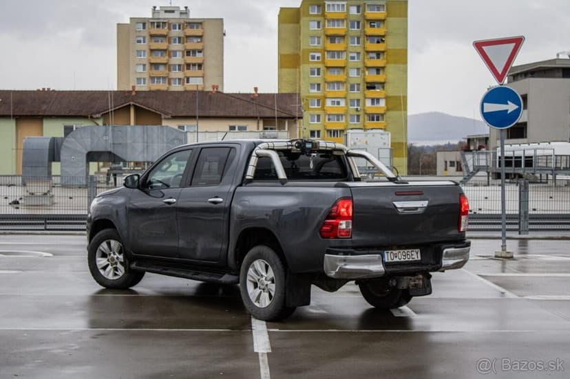Toyota Hilux 2.4 D-4D Active A/T | 4x4 |
