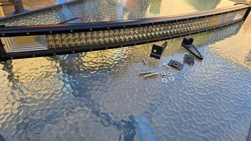 LED svetelná rampa s držiakmi a montážnou sadou 900W