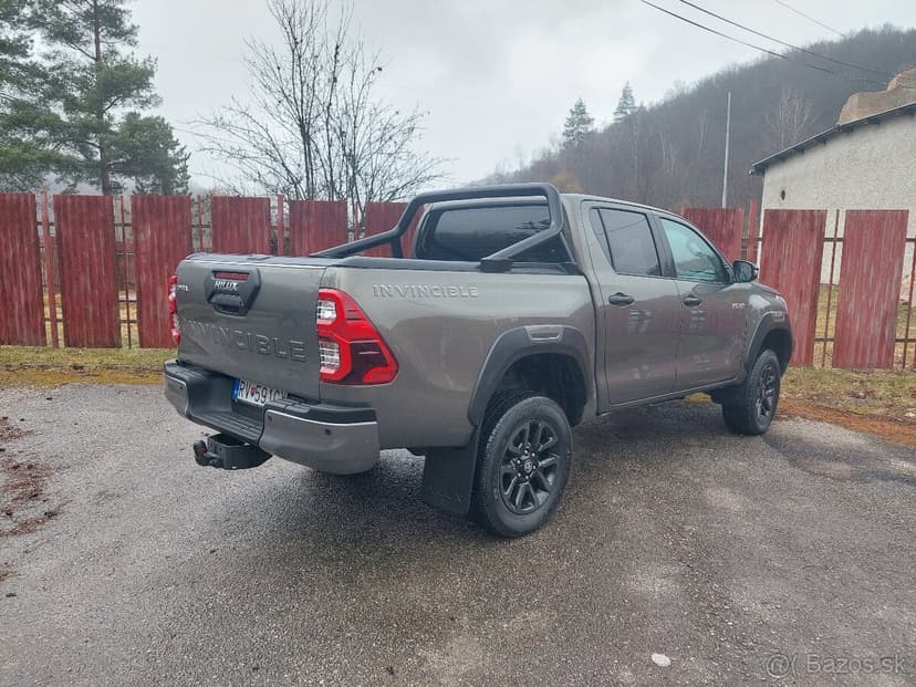 Toyota Hilux 2.8 D-4D Invincible 4x4 A/T, odpočet DPH