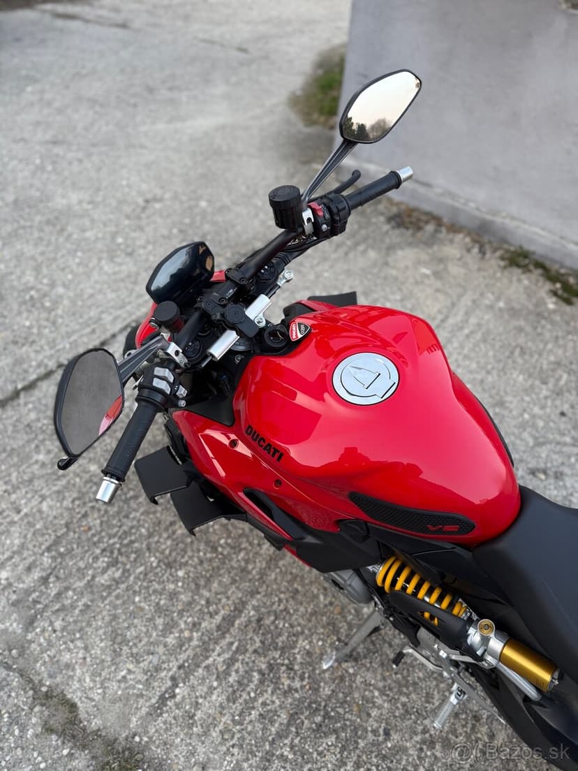 Ducati Streetfighter V2