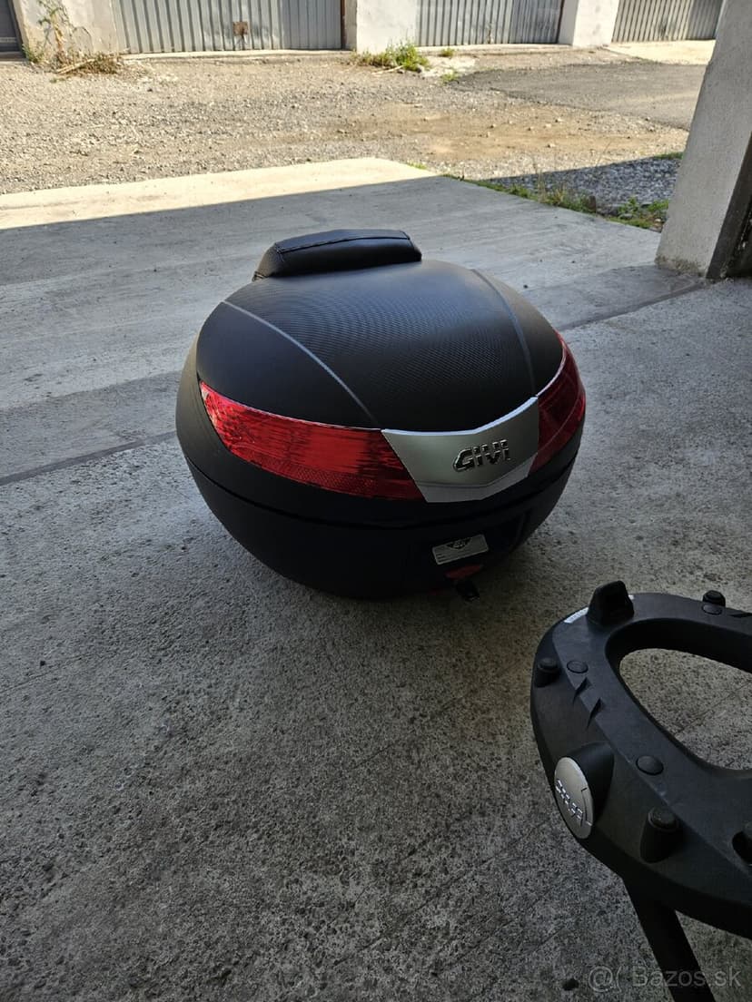 Držiak a kufor givi na yamaha fz8 / Fazer