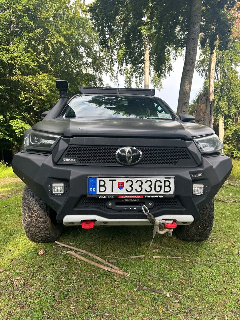 TOYOTA HILUX