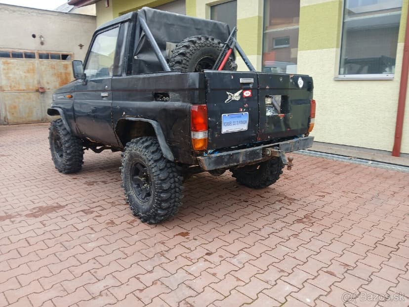 Toyota land cruiser lj70